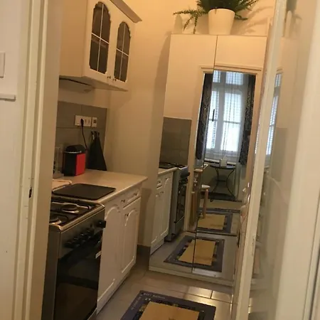 City Park Corner - 2br, Quiet & Central * Budapest