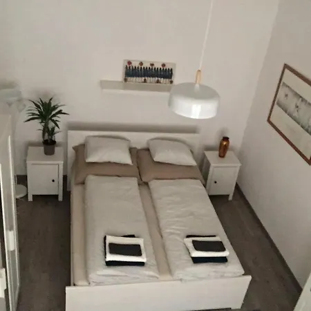 Apartment City Park Corner - 2br, Quiet & Central *