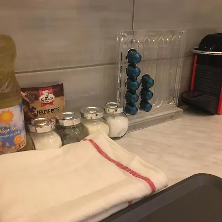 City Park Corner - 2br, Quiet & Central *